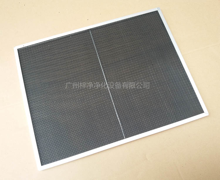 尼龍網初效過濾器骨架采用直徑為6mm的鐵絲焊接處理,目的防止過濾器變形。