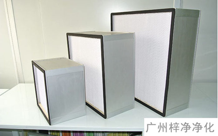 F-S有隔板中效空氣過濾器主要用于制藥、電子、食品廠房中潔凈/空調/通風系統的中級過濾。 F-S有隔板中效空氣過濾器主要用于制藥、電子、食品廠房中潔凈/空調/通風系統的中級過濾。